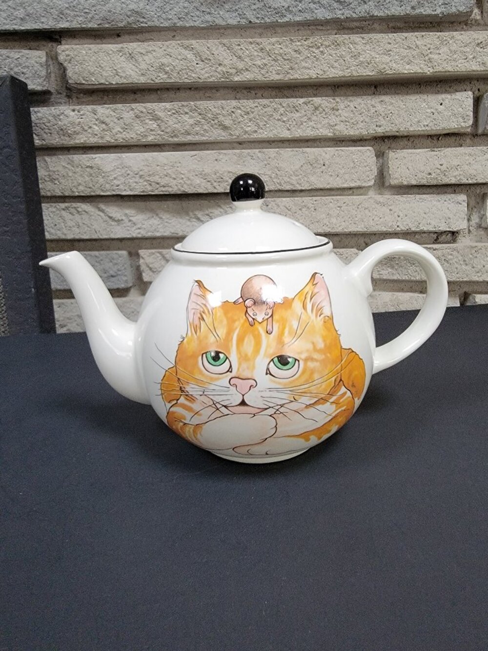 Adorable cat and mouse teapot by Arthur Wood; Ginger cat, brown mouse, EUC